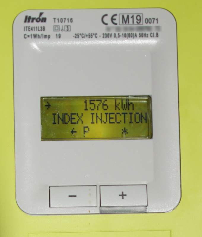 Photo du compteur Linky avec P et valeur de l'index d'injection