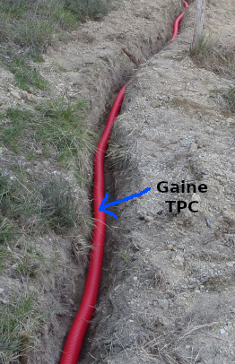 Photo gaine TPC rouge sur lie de sable